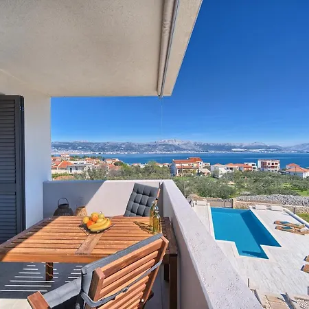 Ming - Pool, Sea-view And Peace