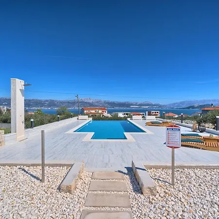 Apartment Ming - Pool, Sea-view And Peace