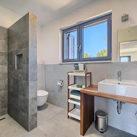 Apartment Ming - Pool, Sea-view And Peace Slatine