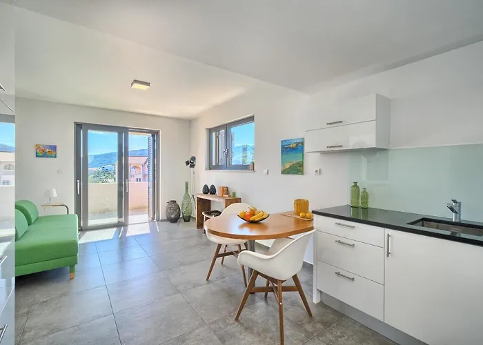Ming - Pool, Sea-view And Peace Apartment Slatine